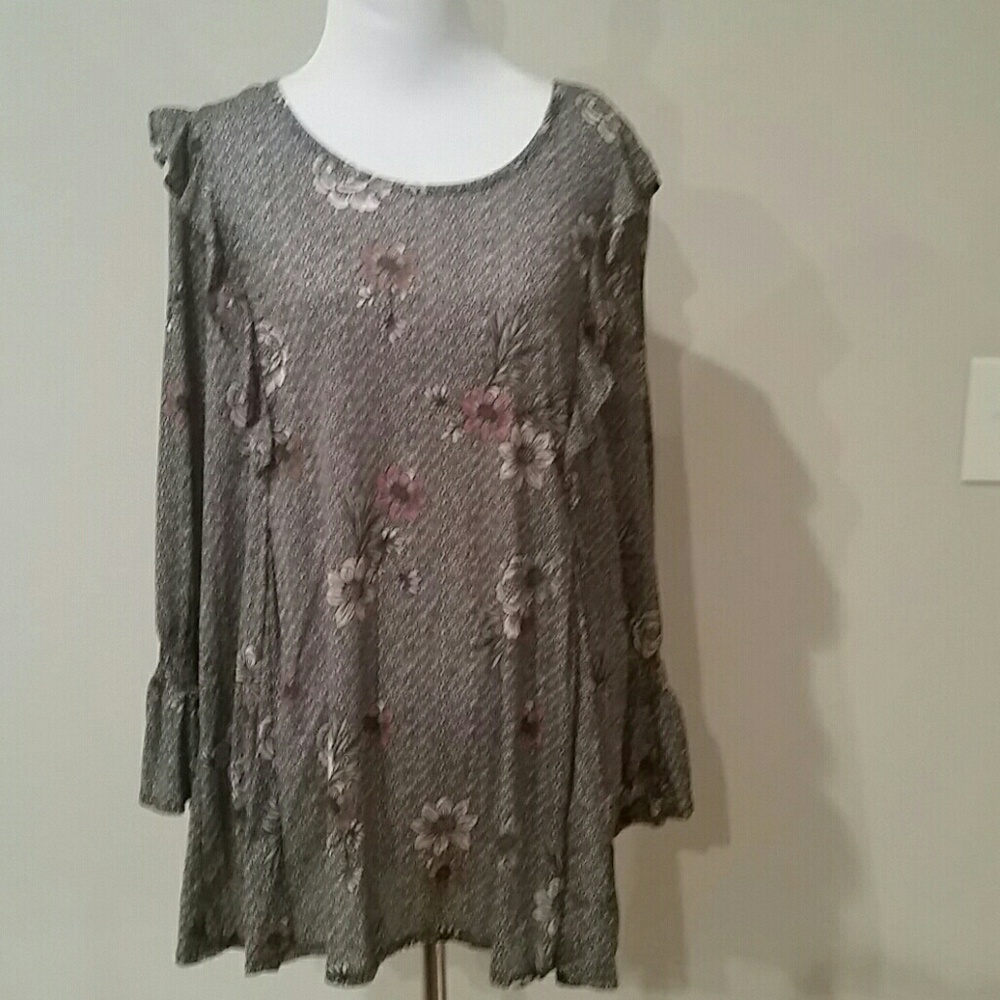 Black, white and pink print top
